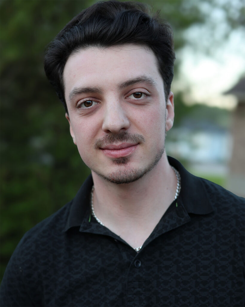 Portrait professionnel d’un membre de l’équipe NEXOVOX, agence web à Gatineau